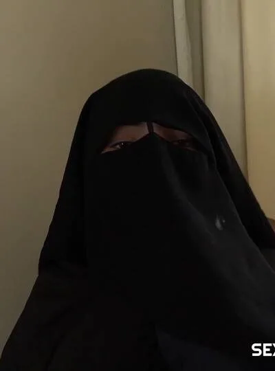 naked Arab woman in full veil sluts for her boyfriend