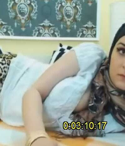 ARAB HIJAB CAMGIRL