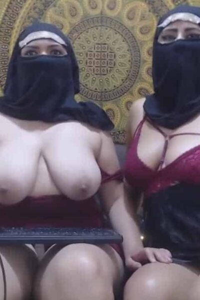 Veiled lesbians get naughty on webcam