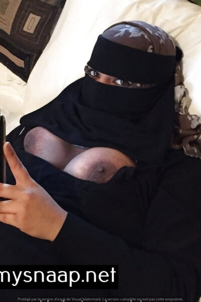 Muslim Burqa Slut Tight Ass Exposing Boobs Nipples Finger Pussy Image #7