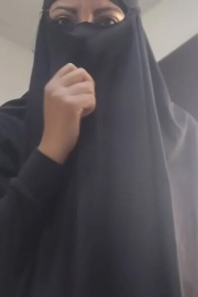 Arab MILF Masturbates Squirting Pussy To Rough Orgasm On Webcam While Wearing Niqab Porn Hijab XXX