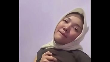 Arabian hijabi chick with juicy tits playing with her dripping pussy until she gushes